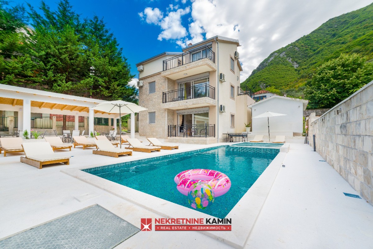 Furnished 6-Bedroom Villa with Pool, Stoliv, Bay of Kotor